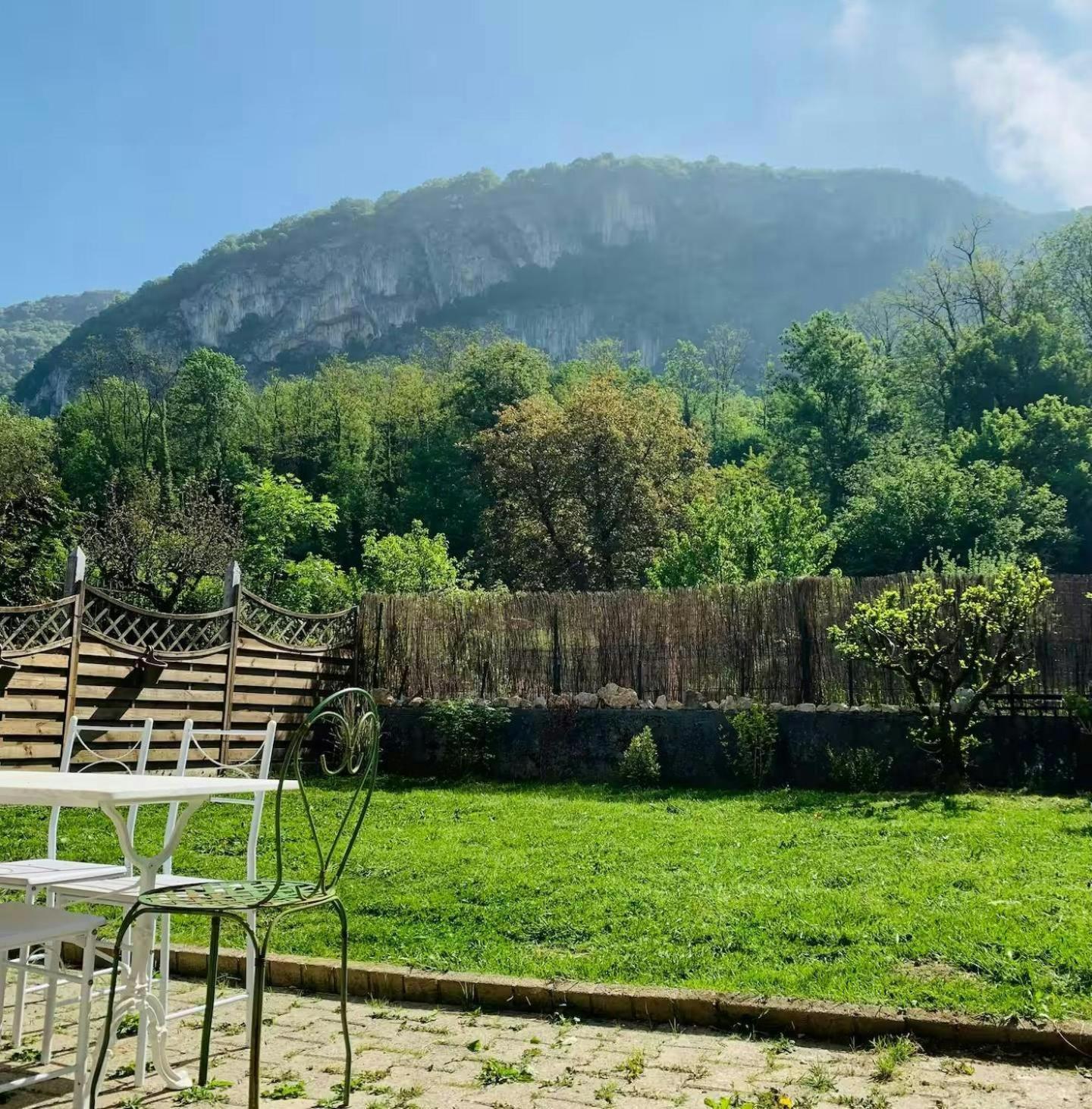 Le Coccoon Ain Apartment Virignin Bagian luar foto
